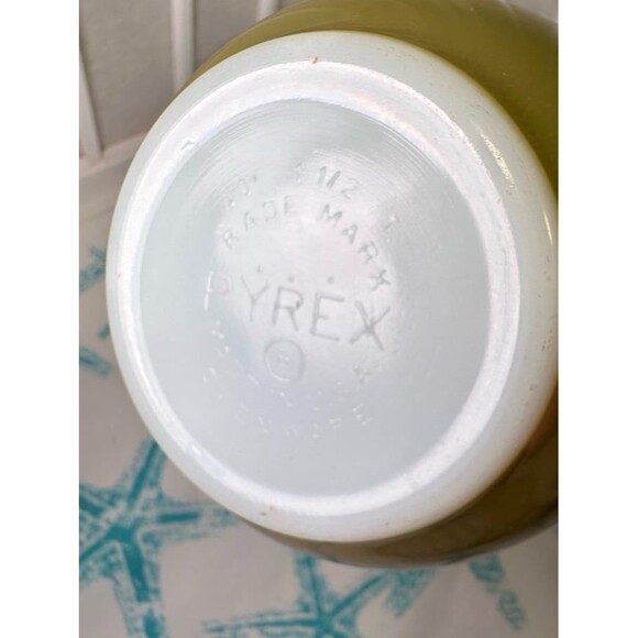 Vintage Pyrex Mixing Bowls 2 - Picture 8 of 12